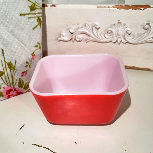 Pyrex Small Fridge Dish - Picture 2 of 4